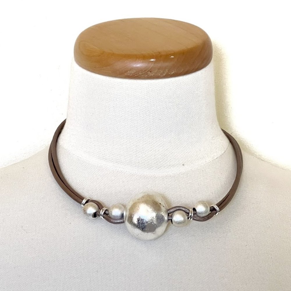 1 AR Unoaerre Painted Leather Silver Beads Necklace